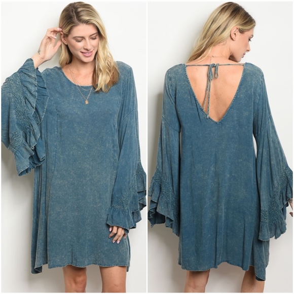 TREND SETTER DIVA BOUTIQUE ITEM Dresses & Skirts - New Bell sleeve tie back deep V dress